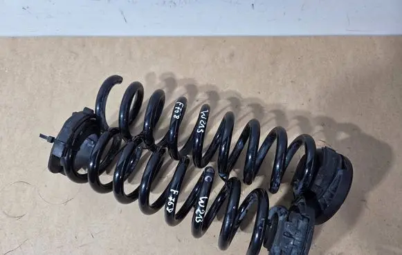 Mercedes-Benz E W213 Rear coil spring F768