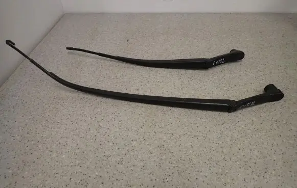 Mazda CX-7 Front wiper blade arm