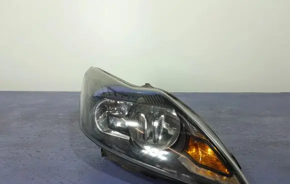 Ford Focus Headlight/headlamp 8M5113W029CE