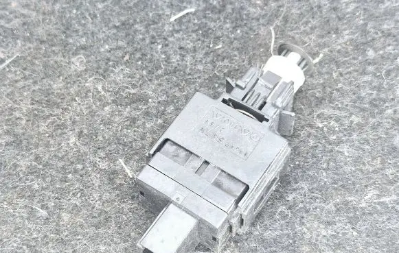 Volvo S60 Brake pedal sensor switch 8622064
