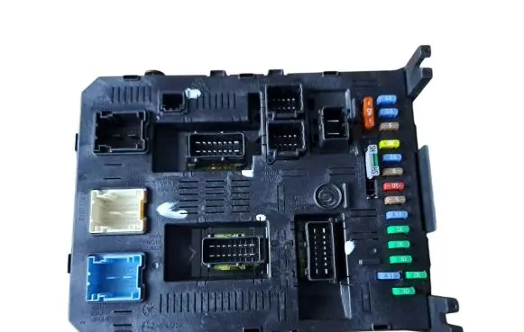 Peugeot 407 Fuse module 216760315B 281174310A 9661940180