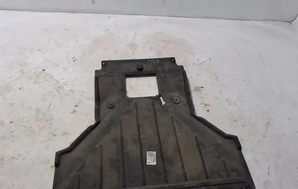 BMW i5 G60 Engine splash shield/under tray 5A08E39