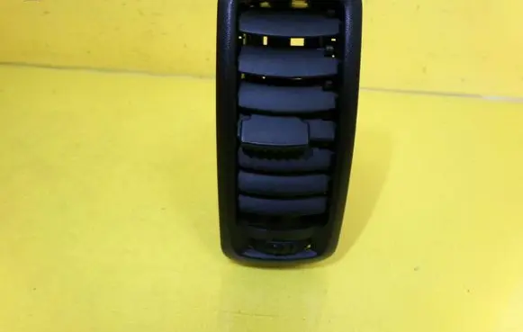 Renault Trafic II (X83) Dashboard side air vent grill/cover trim 136S150