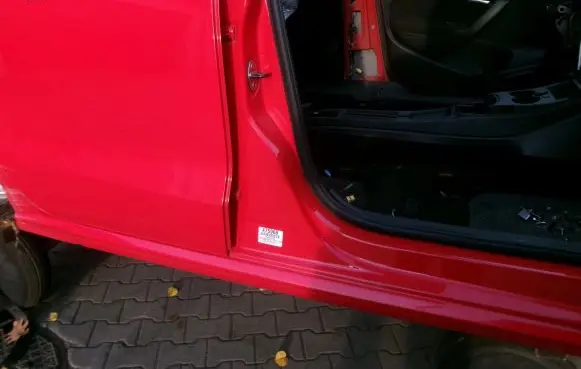 Volkswagen Cross Polo Pillar (middle) 