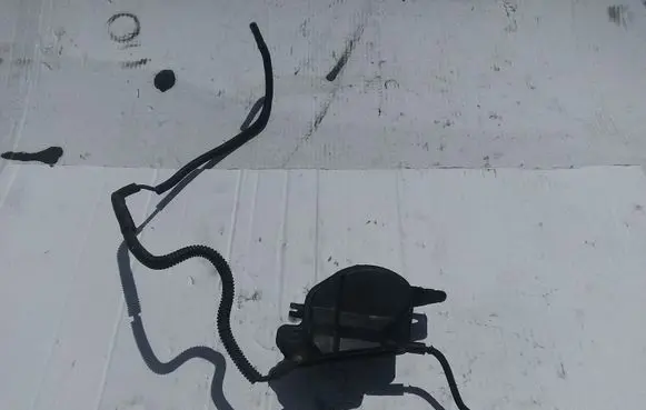 Mazda 3 I Vacuum air tank 