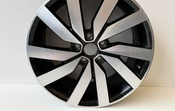 Volkswagen Touran II R18 alloy rim 5TA601025F