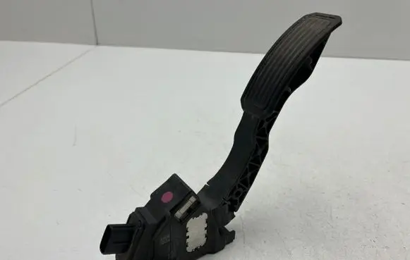 Toyota Avensis T270 Accelerator throttle pedal 7811002020 08319A 50226448176