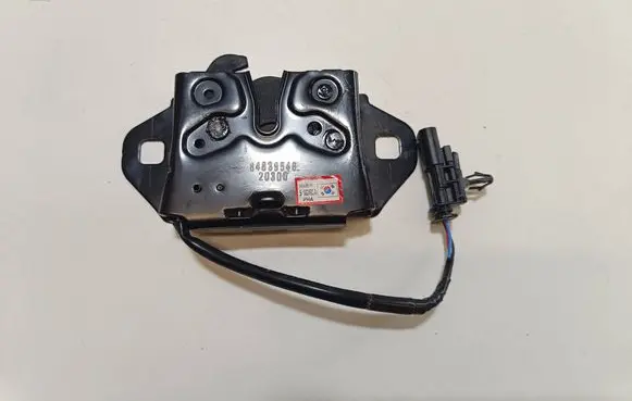 Chevrolet Corvette Engine bonnet/hood lock/catch 84839546