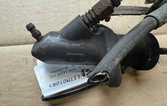 BMW 5 E39 Clutch slave cylinder 21526766277 6766277 21526775924