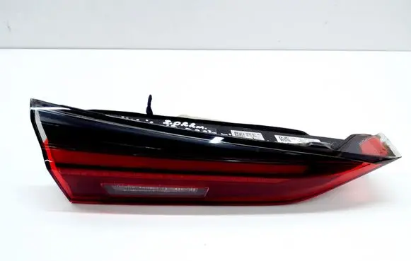 Tailgate rear/tail lights