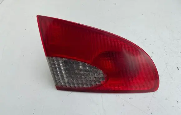 Toyota Avensis T220 Tailgate rear/tail lights