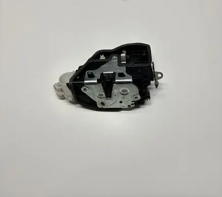 BMW X3 F25 Front door lock 7318419