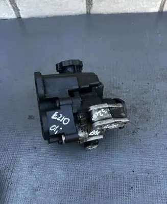 Mercedes-Benz E W210 Power steering pump A0024667201