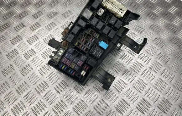 Mazda 6 Fuse module 71545281