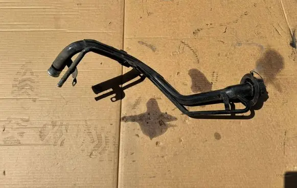Mitsubishi Lancer VIII Fuel tank filler neck pipe