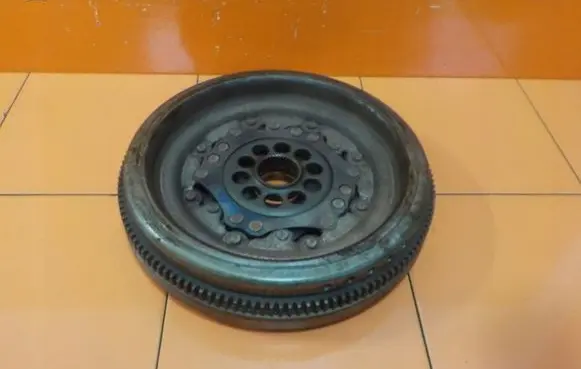 Audi A6 S6 C6 4F Dual mass flywheel 7MB44