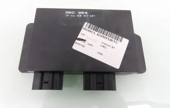 Volkswagen PASSAT B5 Central body control module 3B0959800