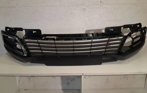 Front bumper lip