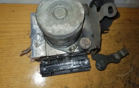 Toyota Avensis T270 ABS Pump 0265251999 2010111715 4454005120