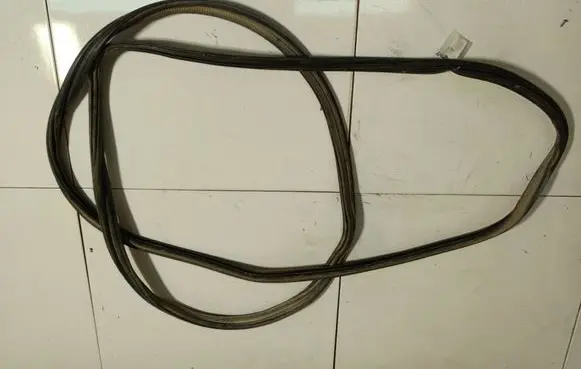 Trunk rubber seal (body)