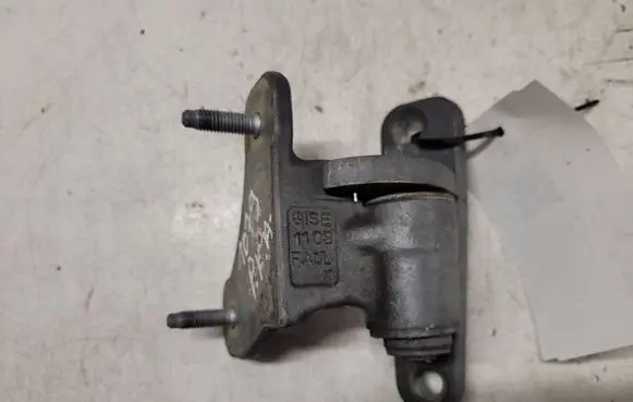 Mercedes-Benz E W212 Front door lower hinge