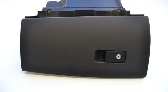 Volvo V70 Glove box