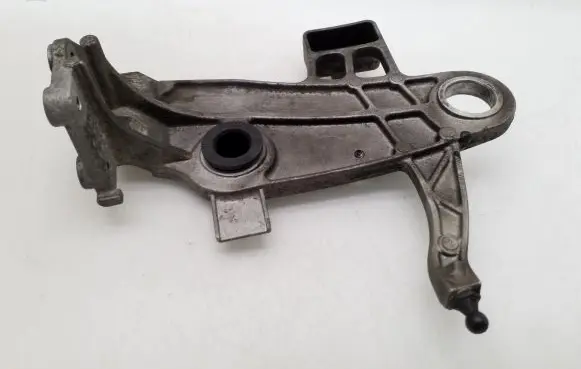 Mercedes-Benz C W204 Air filter cleaner box bracket assembly A6510900041 211420101