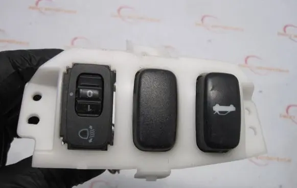 Mitsubishi Lancer VIII Headlight level height control switch 