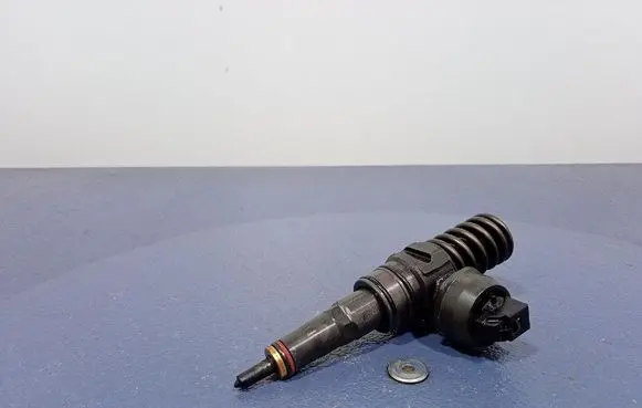 Audi A4 S4 B7 8E 8H Fuel injector 038130073BJ