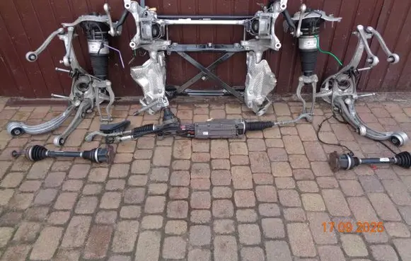 Porsche Macan (95B) Air suspension compressor 95B616006F