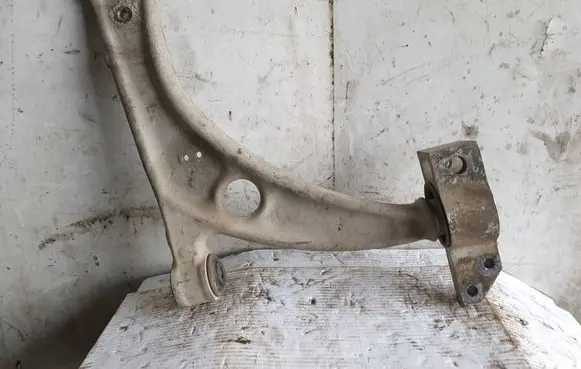 Volkswagen PASSAT B6 Front lower control arm/wishbone