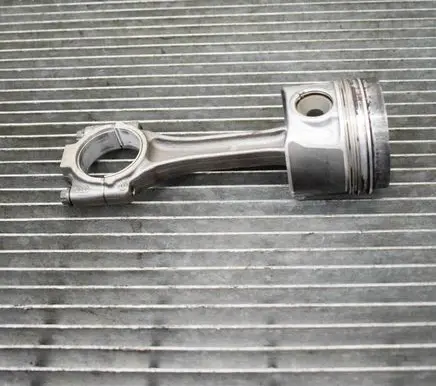 Volkswagen Golf VI Piston 