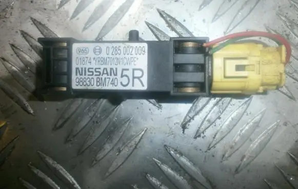 Nissan Almera N16 Airbag deployment crash/impact sensor 0285002009