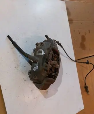 Mercedes-Benz CLS C219 Front brake caliper 20704704 209251
