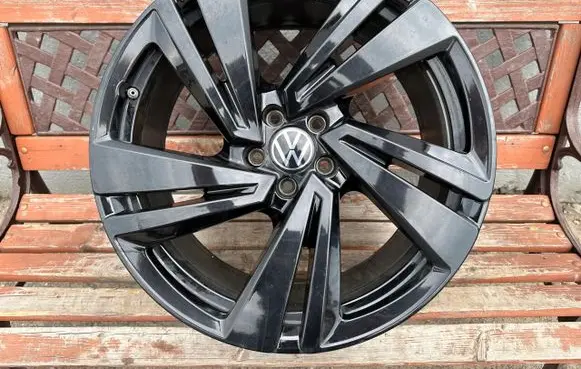 Volkswagen Touareg III R20 alloy rim 