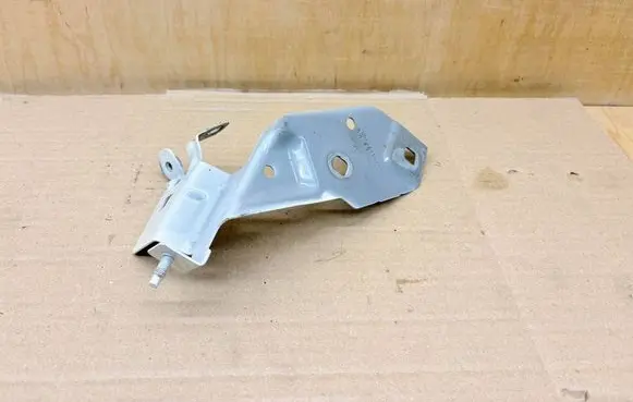 Renault Captur Fender mounting bracket 620427410A