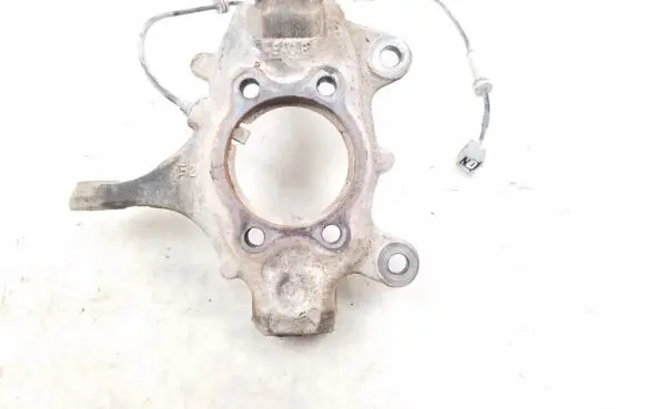 Nissan Qashqai Front wheel hub spindle knuckle