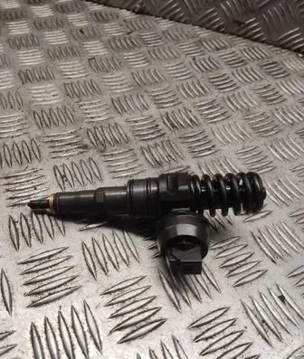 Volkswagen PASSAT B6 Fuel injector 038130073bq