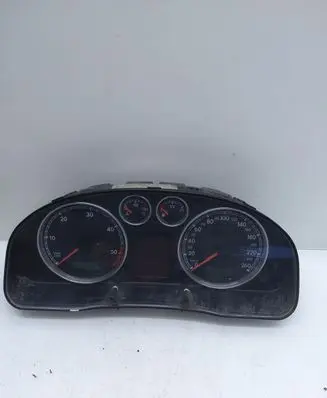 Volkswagen PASSAT B5.5 Speedometer (instrument cluster) 3B0920805A