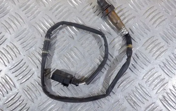 Volkswagen PASSAT B7 Lambda probe sensor 06F906262AE