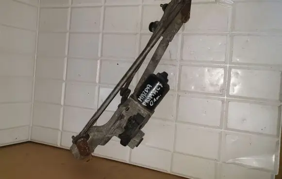 Mazda Premacy Front wiper linkage and motor 849200