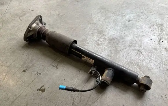 BMW 4 F32 F33 Rear shock absorber/damper 6864761