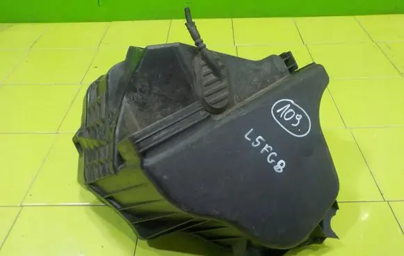 BMW 1 F20 F21 Air filter box 7567175 MP812