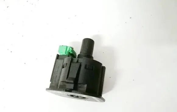 Passenger airbag on/off switch