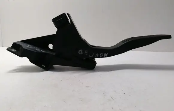 Ford Mondeo Mk III Accelerator throttle pedal 2S719F836CA