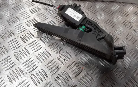 Skoda Octavia Mk2 (1Z) Accelerator throttle pedal 1K17235P3L
