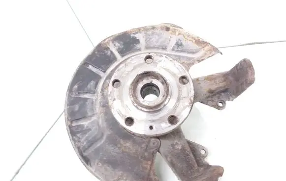 Skoda Octavia Mk2 (1Z) Front wheel hub spindle knuckle
