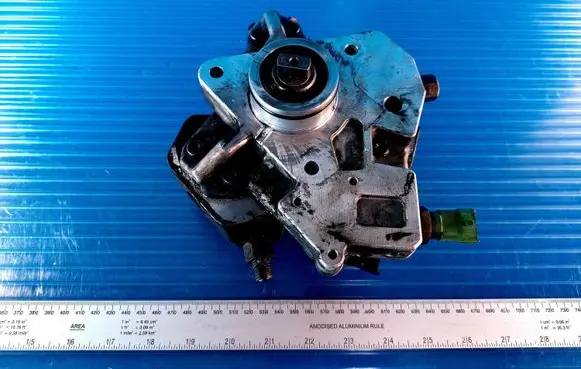 Volvo V70 Fuel injection high pressure pump 30756125