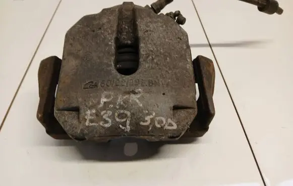 BMW 5 E39 Front brake caliper 6022296