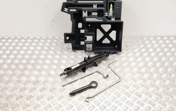 Lexus CT 200H Tool set 6477776010
